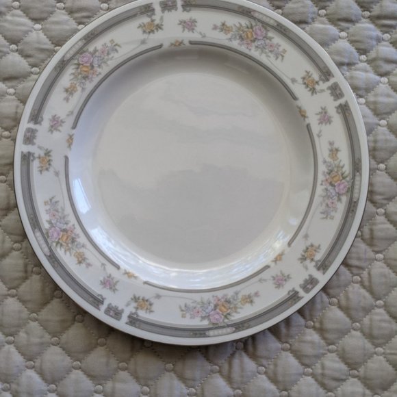 Vintage Floral Mismatched Fine China Tea Party Serving 3 Piece Set - Picture 3 of 11